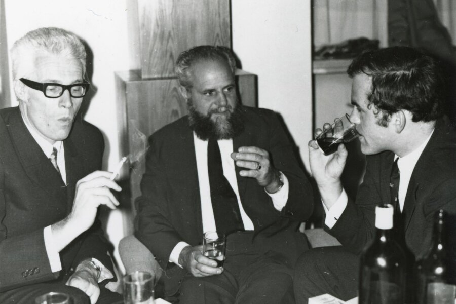 Foto z vernisáže, zleva Igor Zhoř, Robert Freimark, Luboš Kostroň 